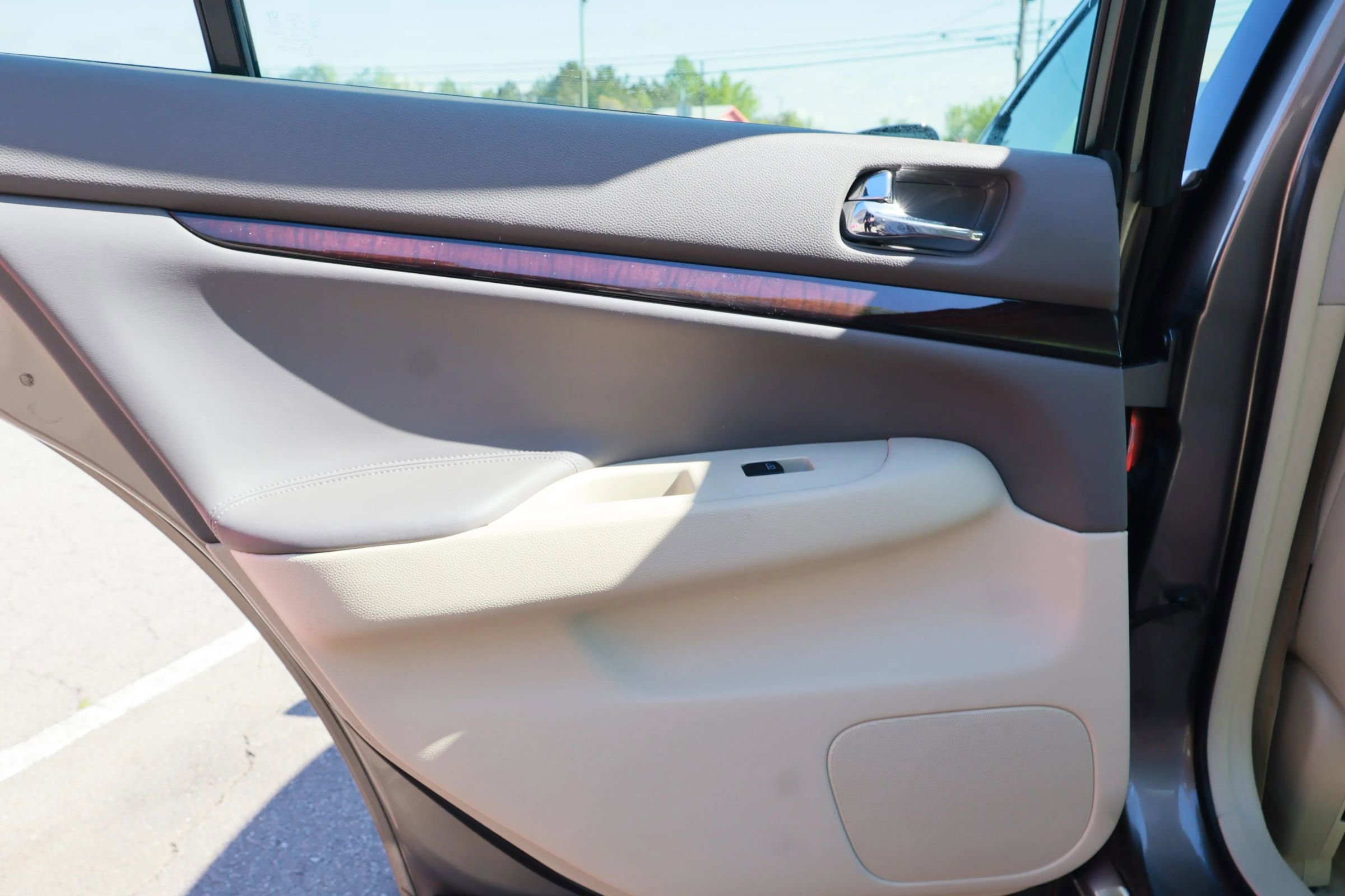 Used 2011 INFINITI G37 Journey w/ Premium Pkg image 40