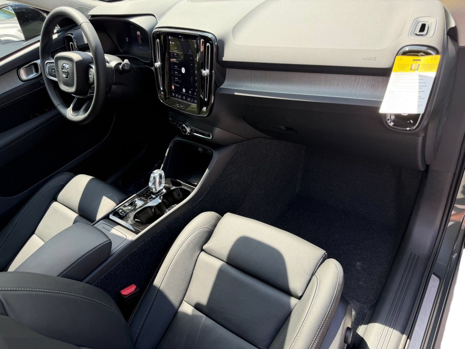 New 2026 Volvo XC40 B5 Plus w/ Climate Package AWD/4WD image 31