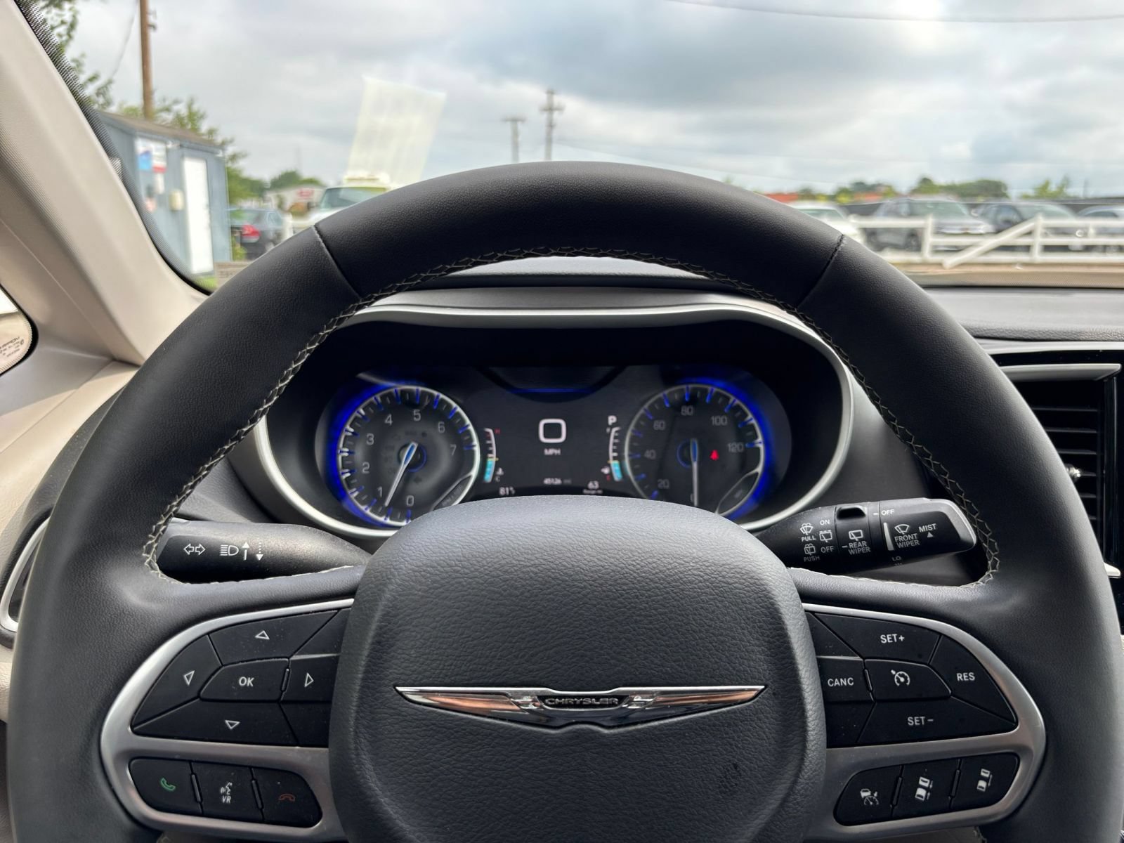 Used 2024 Chrysler Pacifica Touring-L FWD image 38