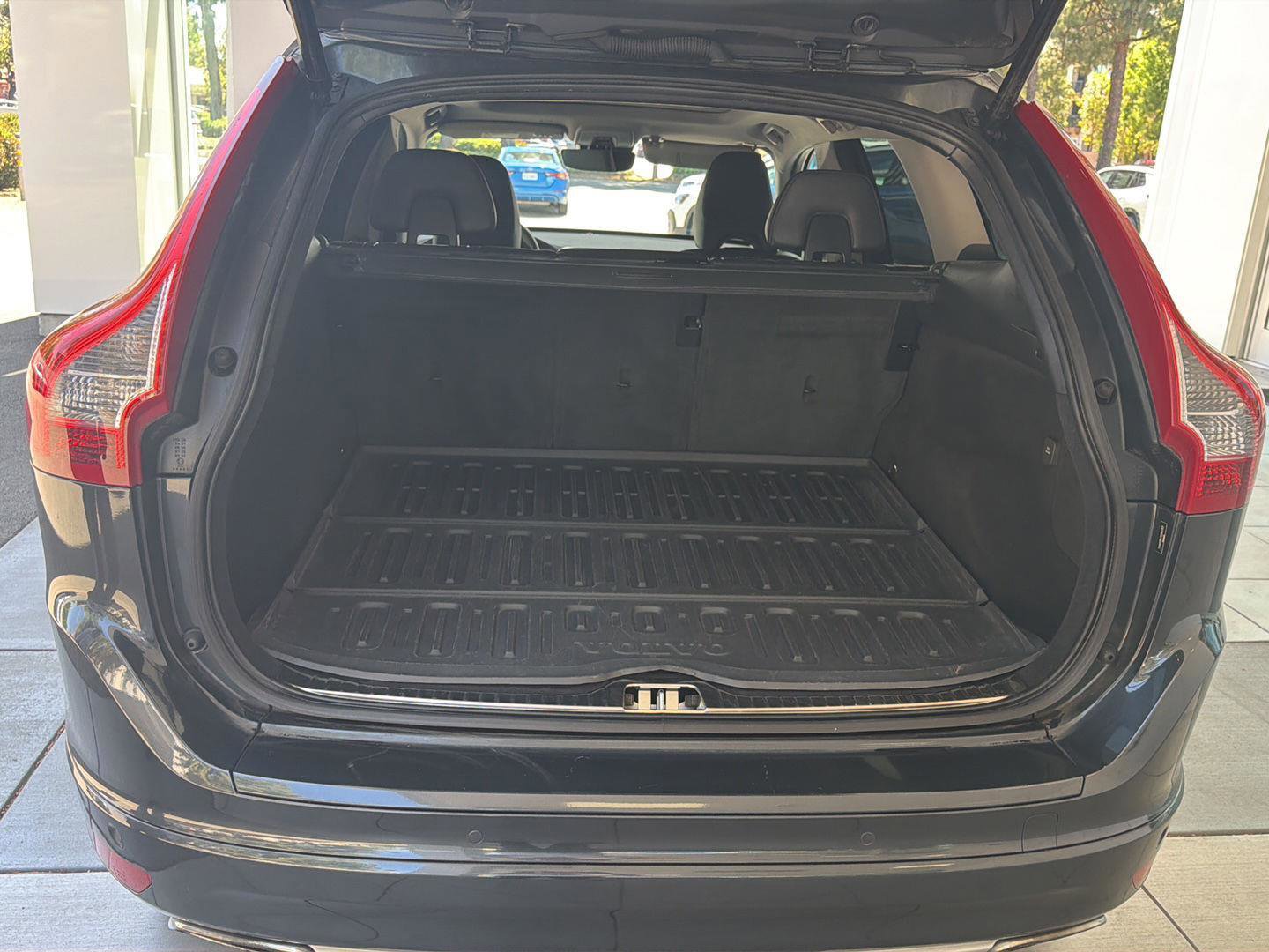 Used 2016 Volvo XC60 T5 Premier w/ Proximity Package AWD/4WD image 14