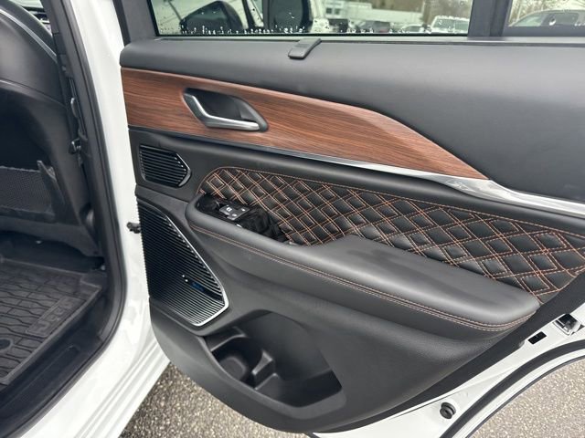 Used 2022 Jeep Grand Cherokee Summit w/ Advanced Protech Group IV AWD/4WD image 11