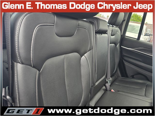 Certified 2023 Jeep Grand Cherokee Limited w/ Luxury Tech Group II RWD image 31