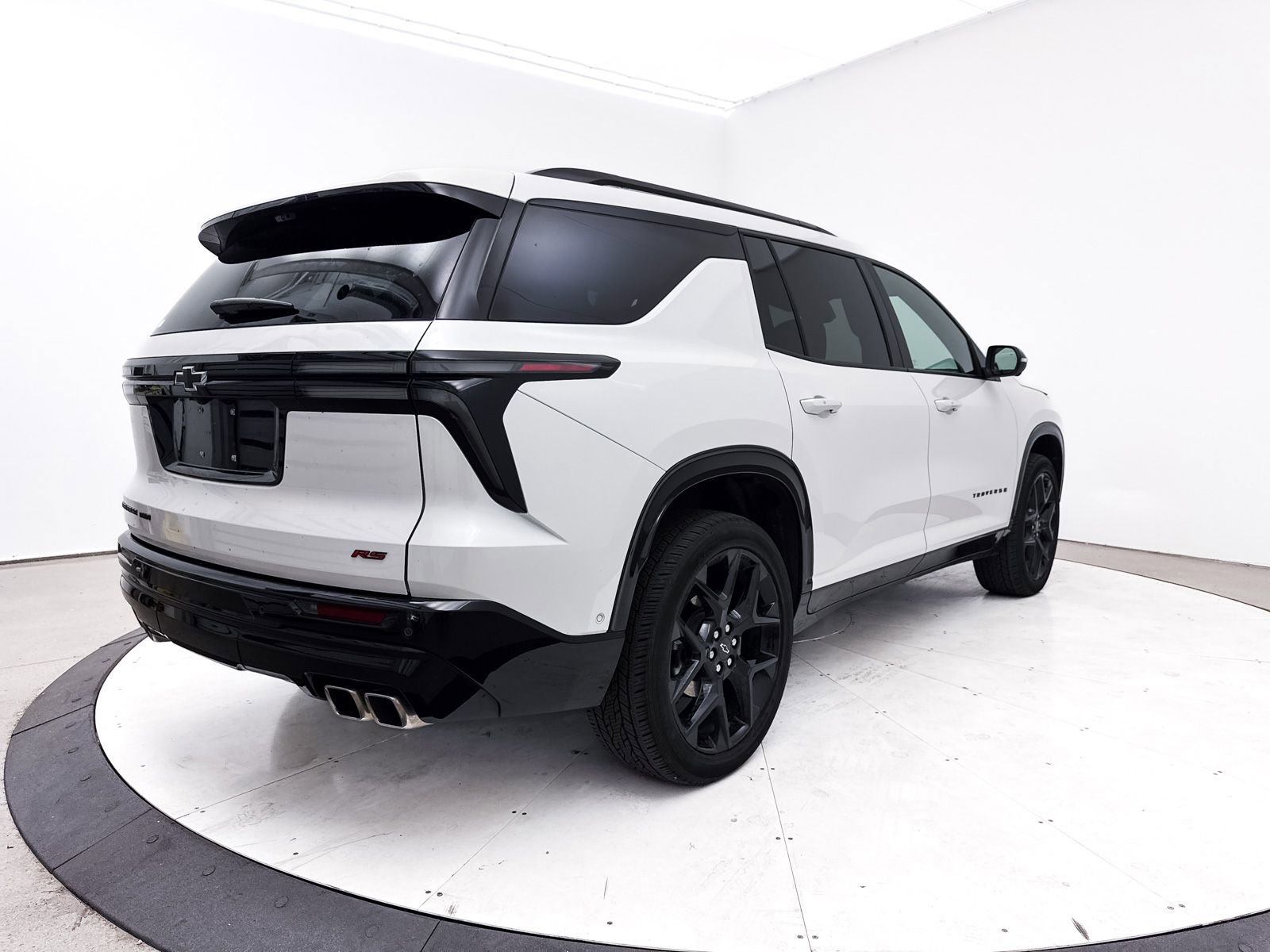 Used 2024 Chevrolet Traverse RS w/ LPO, Floor Liner Package image 20