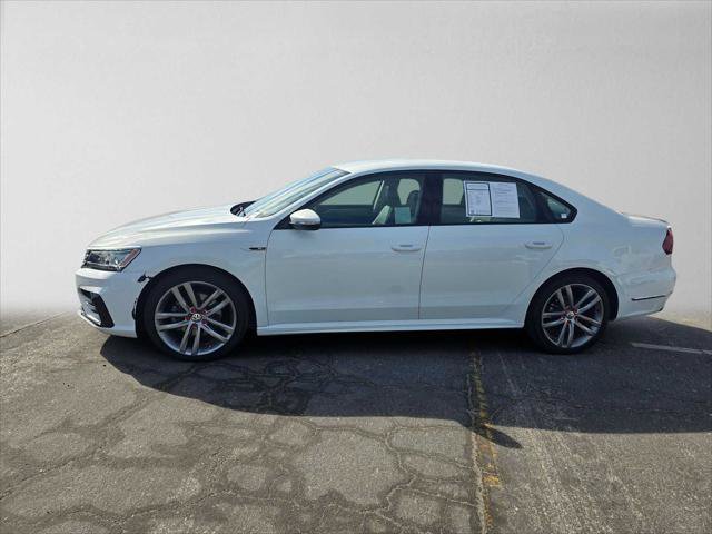 Used 2018 Volkswagen Passat 2.0T R-Line w/ R-Line Lighting Package FWD image 6