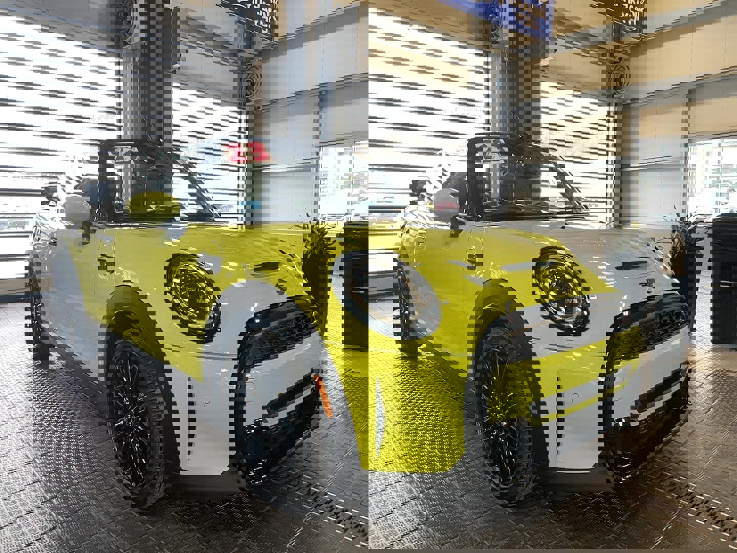 Used 2023 MINI Cooper S image 1