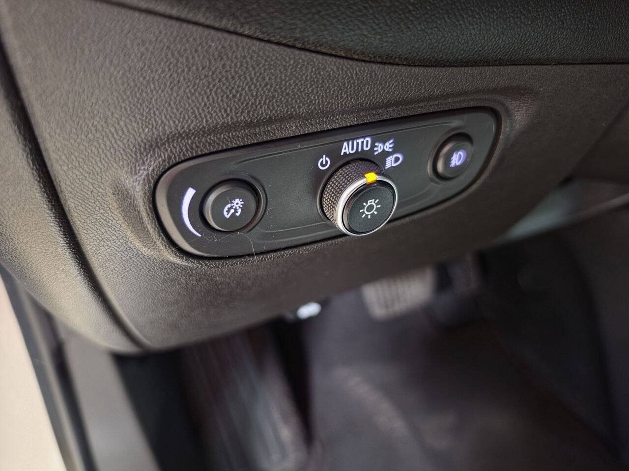 Used 2021 Chevrolet Equinox Premier w/ LPO, Floor Liner Package AWD/4WD image 27