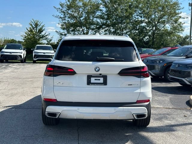 New 2026 BMW X5 xDrive50e w/ Premium Package AWD/4WD image 8