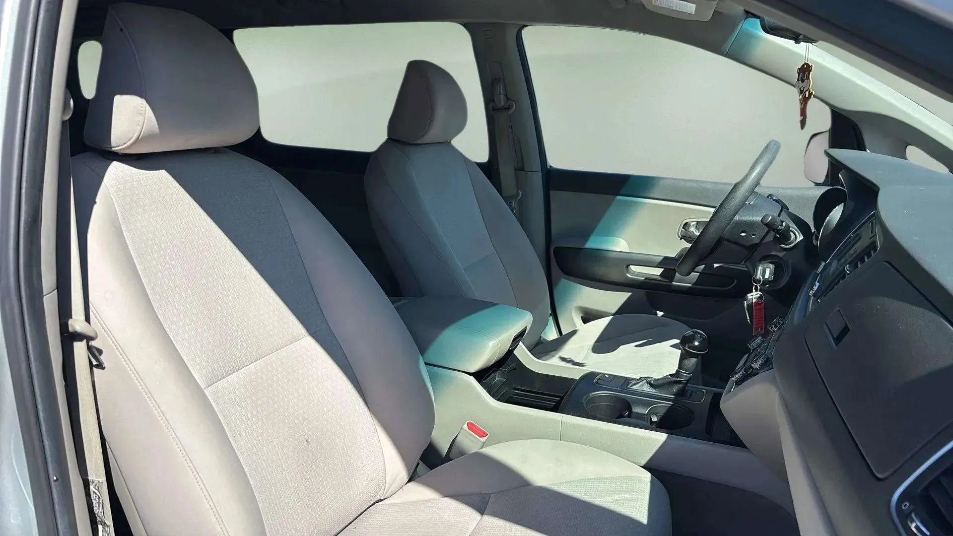 Used 2017 Kia Sedona LX image 23