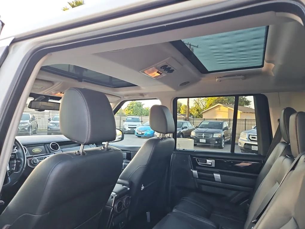 Used 2016 Land Rover LR4 HSE Silver Edition image 12