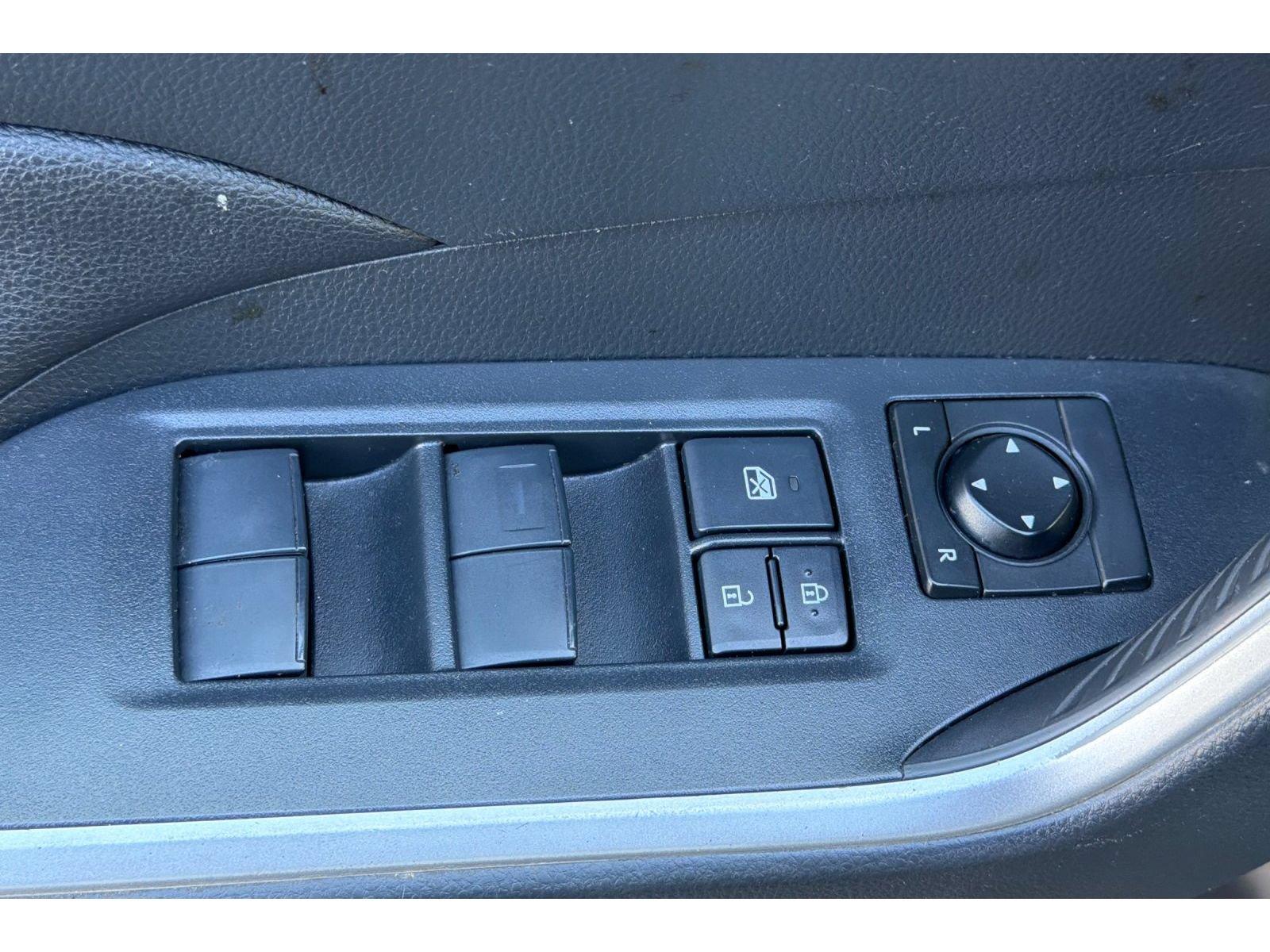 Used 2019 Toyota RAV4 XLE AWD/4WD image 12