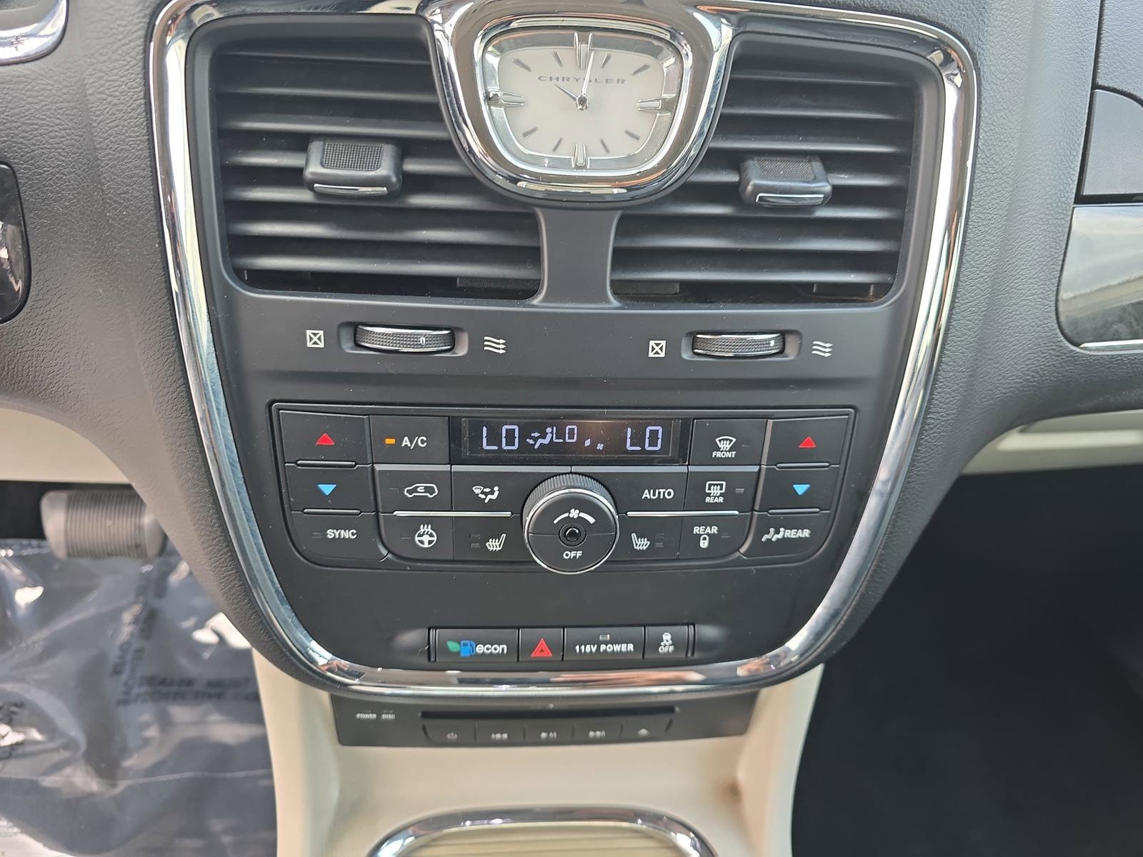 Used 2016 Chrysler Town & Country Limited Platinum image 23