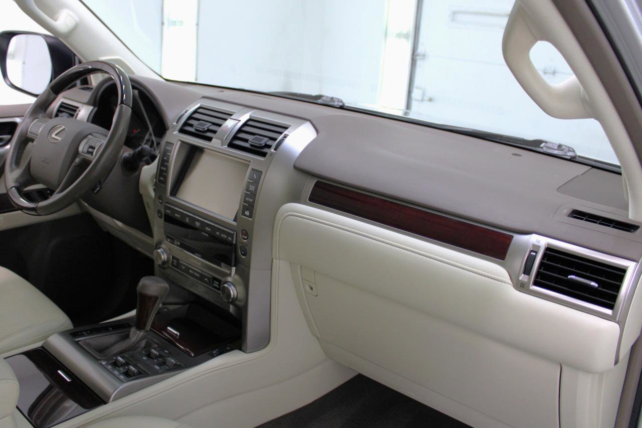 Used 2018 Lexus GX 460 Luxury w/ Preferred Accessory Package image 48