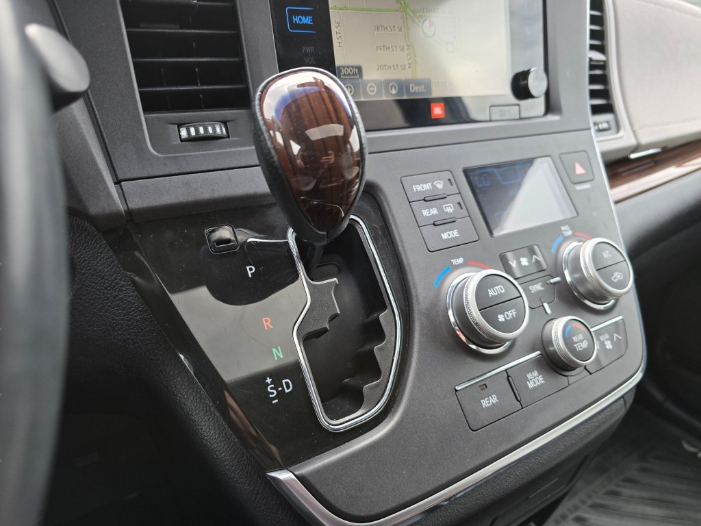 Used 2015 Toyota Sienna Limited Premium AWD/4WD image 19