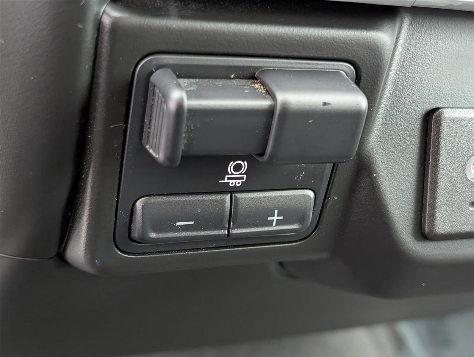 Used 2022 Chevrolet Silverado 2500 Custom w/ Custom Value Package image 22