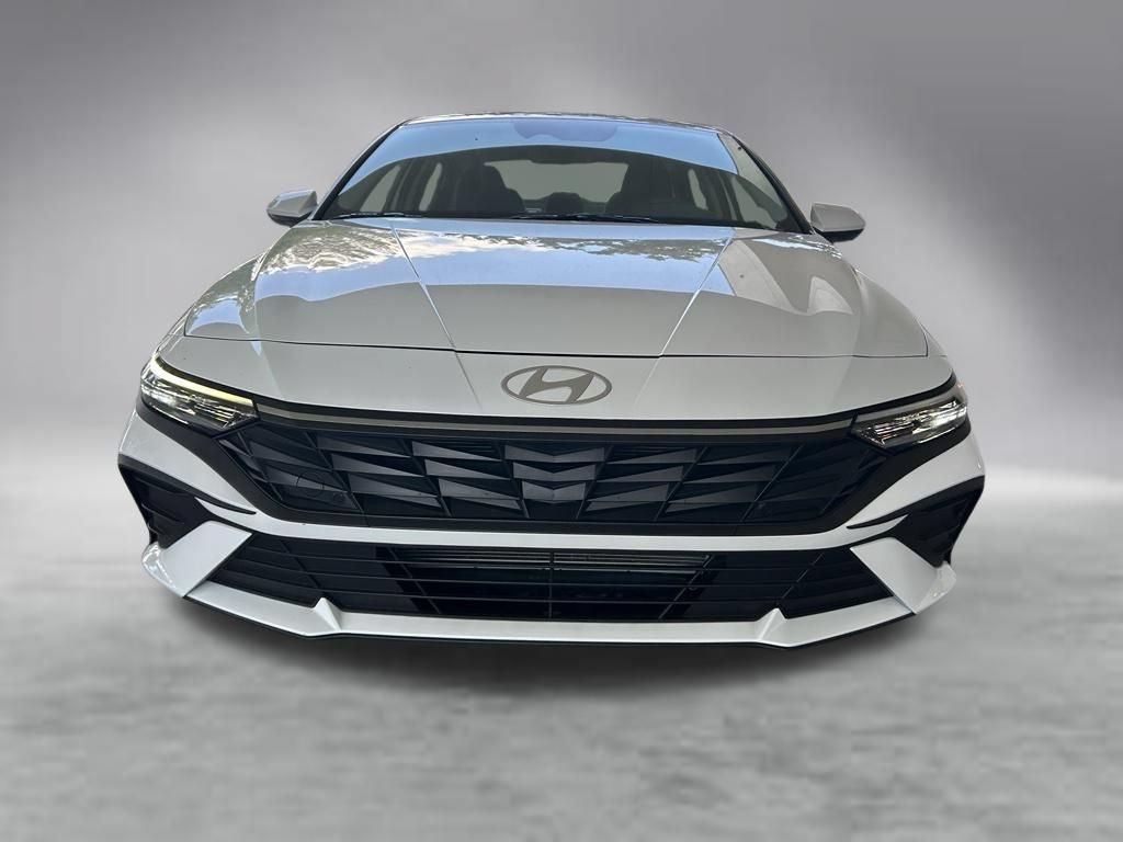 Used 2025 Hyundai Elantra SE FWD image 12