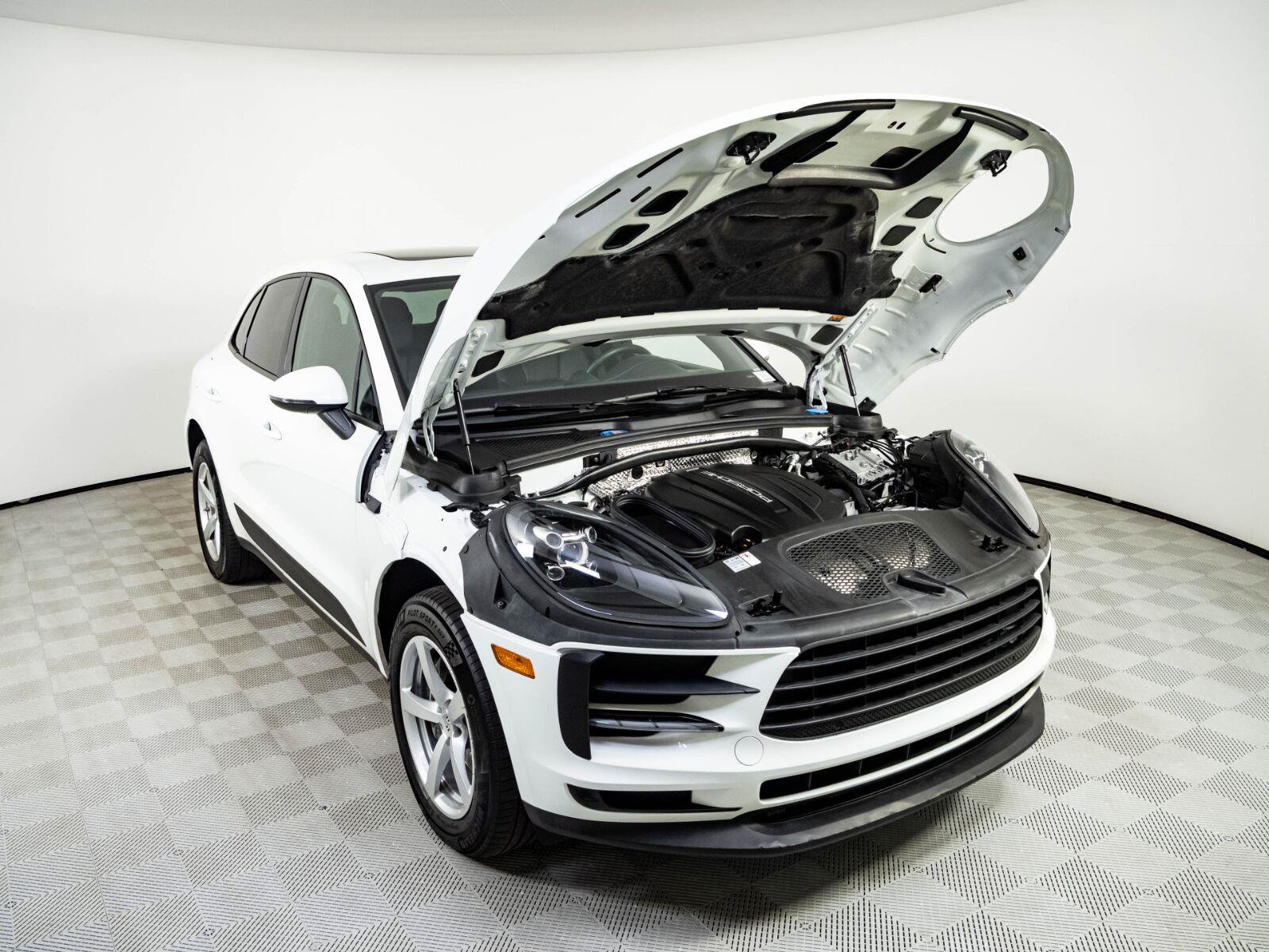 Used 2021 Porsche Macan AWD/4WD image 32