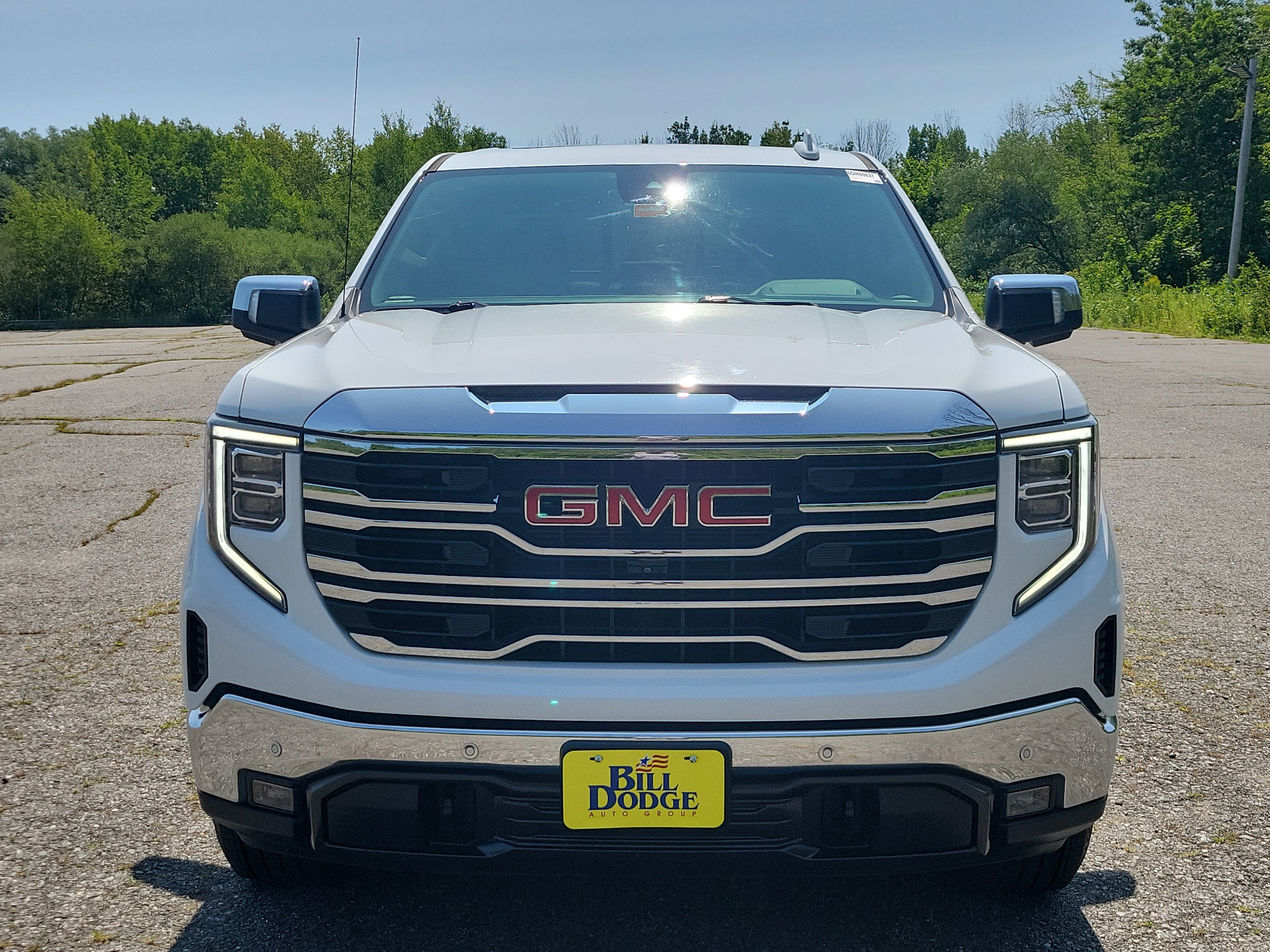 Used 2022 GMC Sierra 1500 SLT w/ SLT Premium Plus Package AWD/4WD image 2