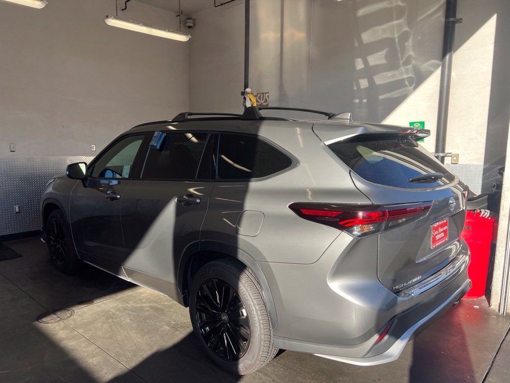 Certified 2026 Toyota Highlander XSE AWD/4WD image 2