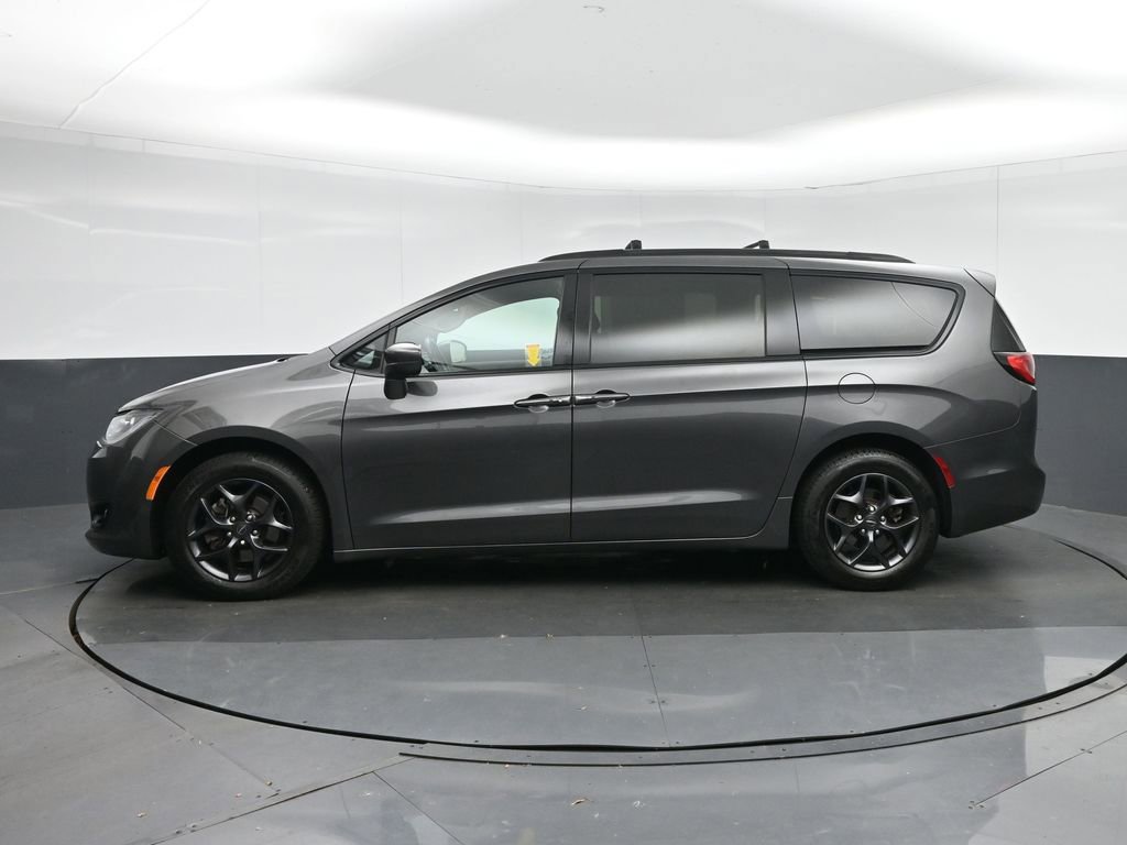 Used 2019 Chrysler Pacifica Touring-L w/ S Appearance Package FWD image 4