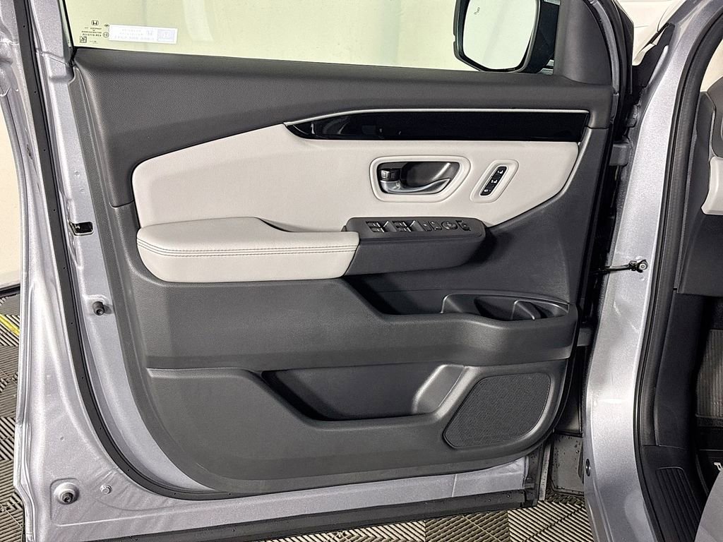 New 2025 Honda Pilot EX-L image 10