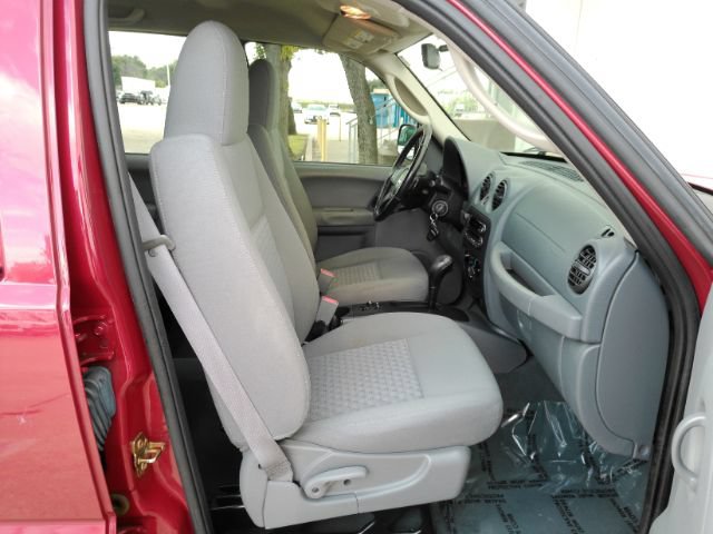 Used 2006 Jeep Liberty Sport RWD image 16