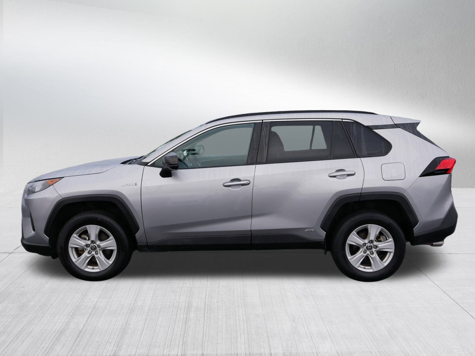 Used 2021 Toyota RAV4 LE image 4