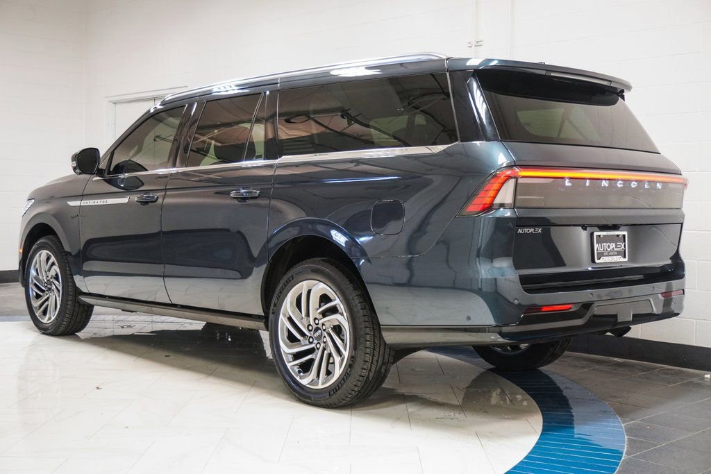Used 2025 Lincoln Navigator L Reserve image 36