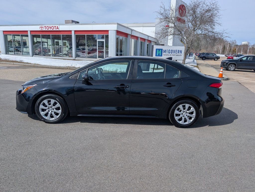 Used 2024 Toyota Corolla LE image 2