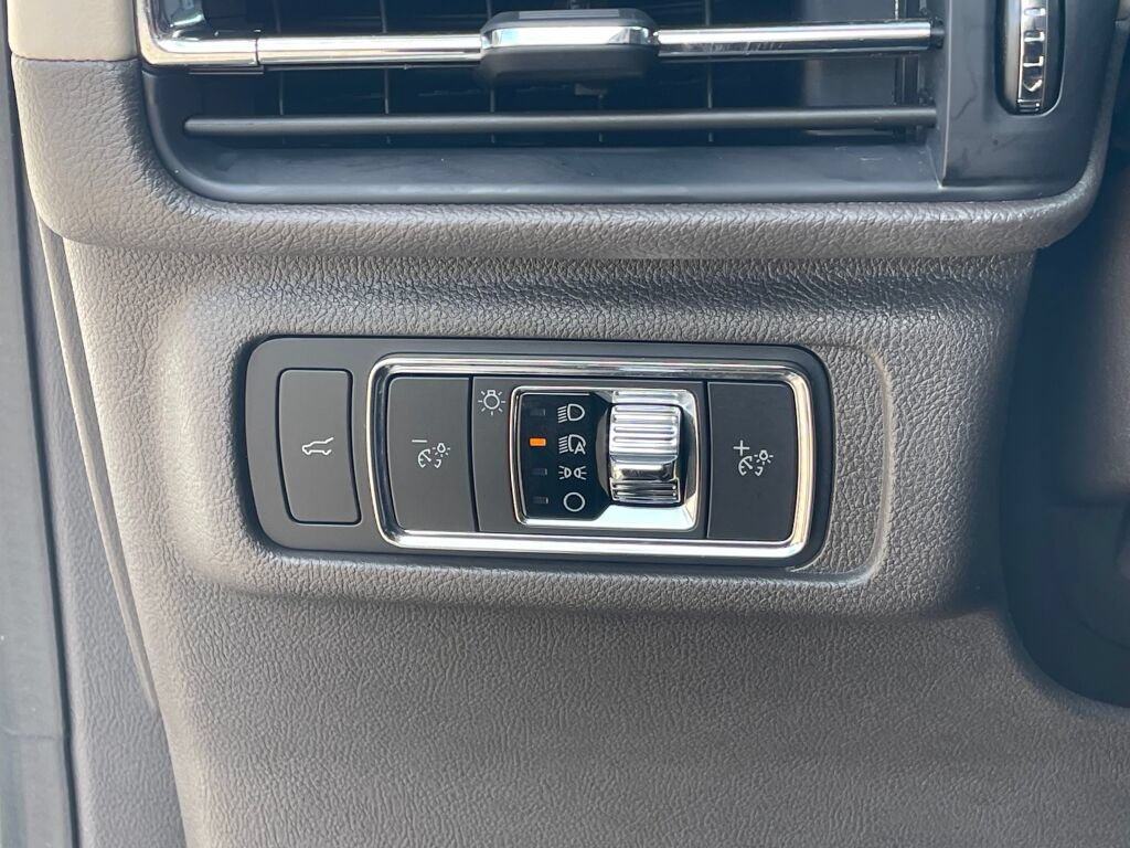 Used 2021 Lincoln Corsair AWD image 19