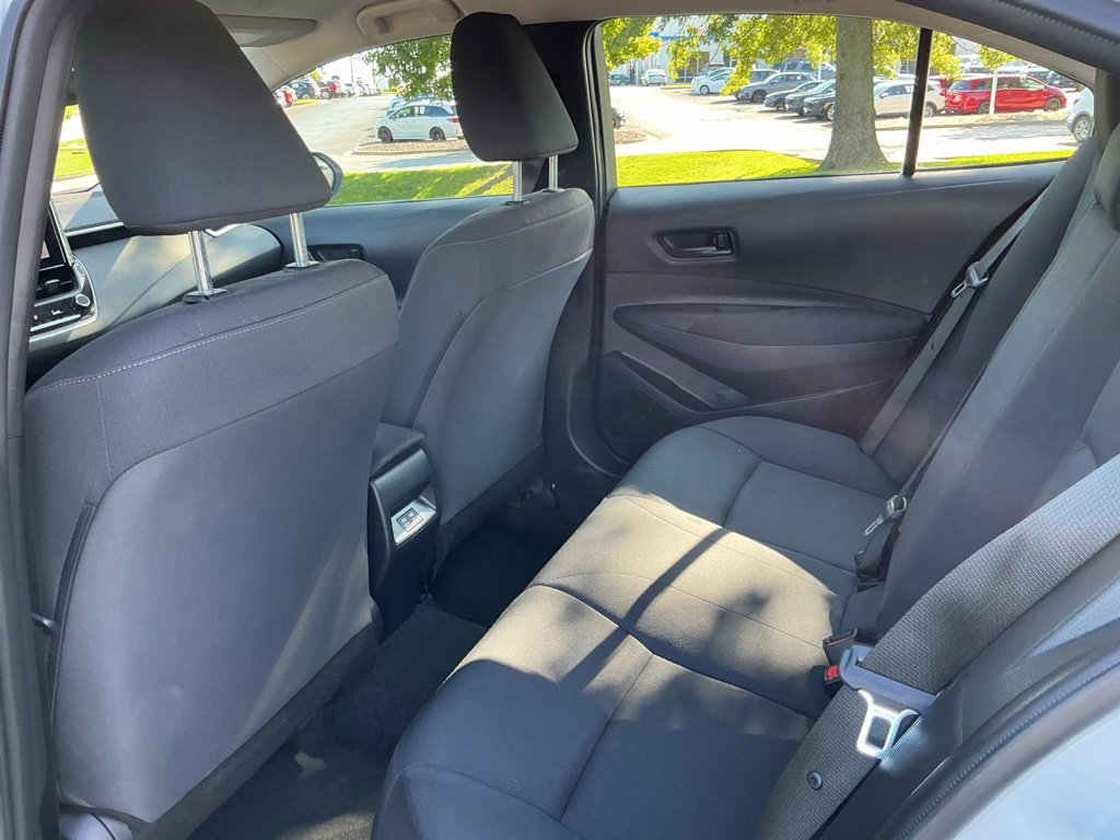 Used 2025 Toyota Corolla LE FWD image 30