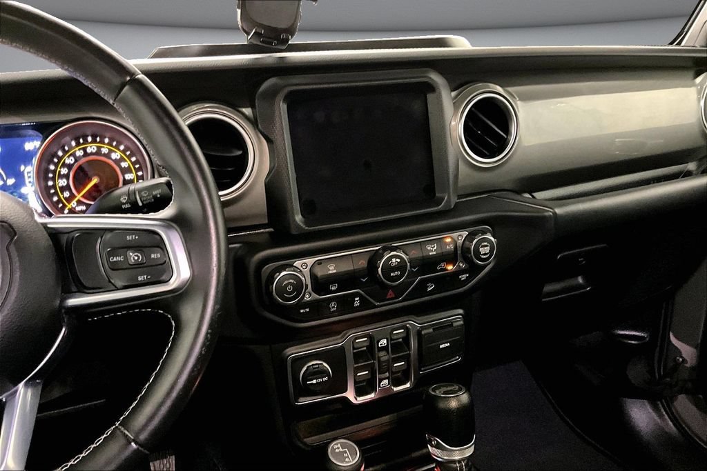 Used 2019 Jeep Wrangler Unlimited Sahara AWD/4WD image 9