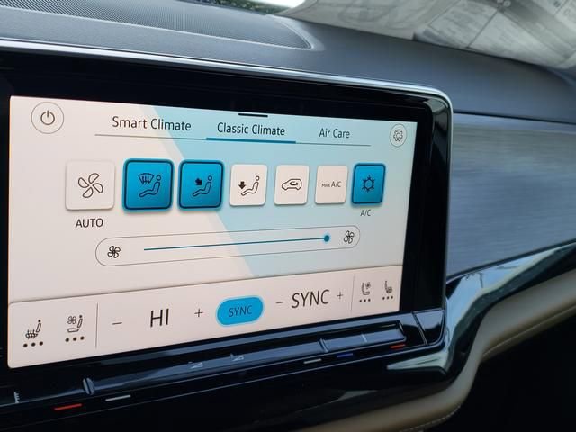 New 2026 Volkswagen Atlas Cross Sport SE image 11