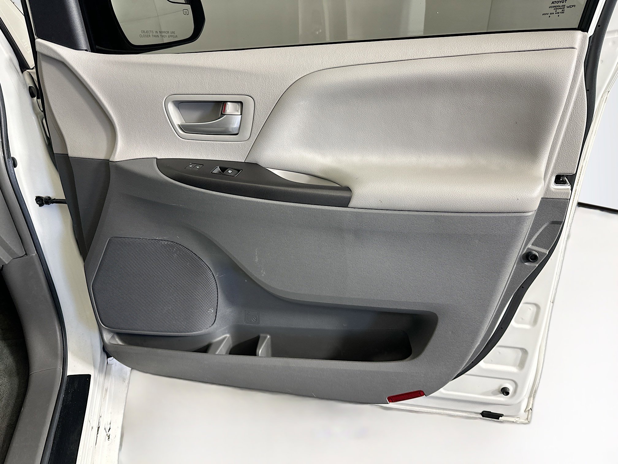 Used 2017 Toyota Sienna LE image 29
