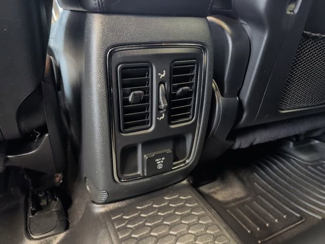 Used 2019 Jeep Grand Cherokee Altitude AWD/4WD image 36