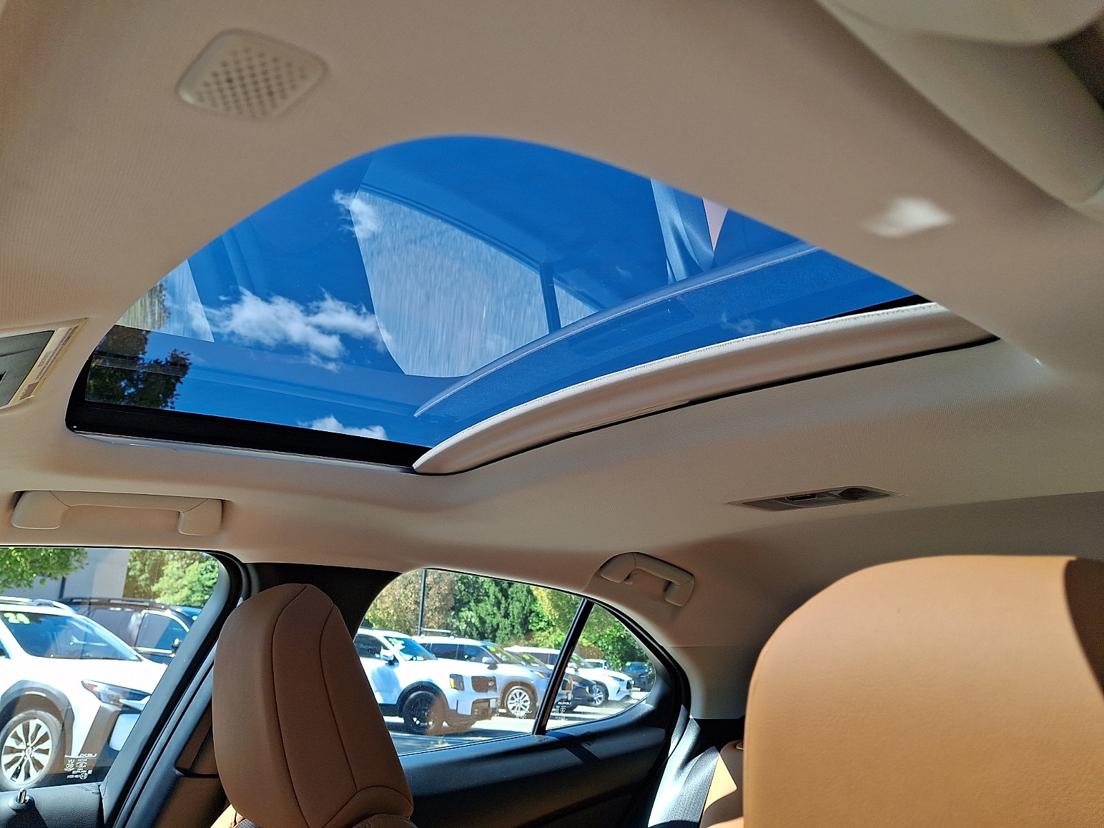 Certified 2022 Lexus UX 250h w/ Premium Package AWD/4WD image 15