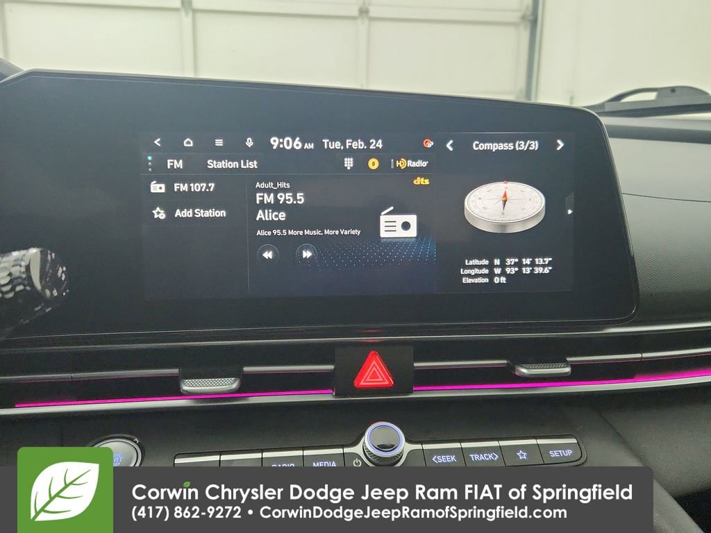 Used 2025 Hyundai Elantra SEL image 24