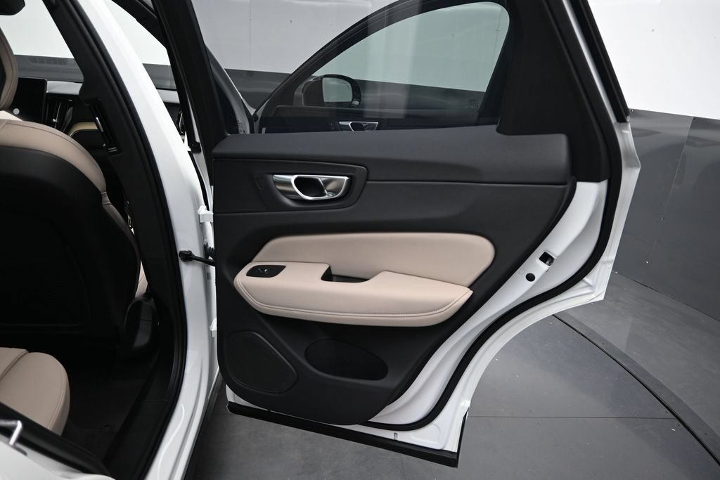 New 2026 Volvo XC60 B5 Plus w/ Climate Package PRO AWD/4WD image 16