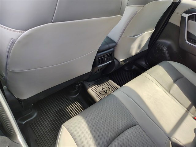 Used 2019 Toyota RAV4 Limited image 30