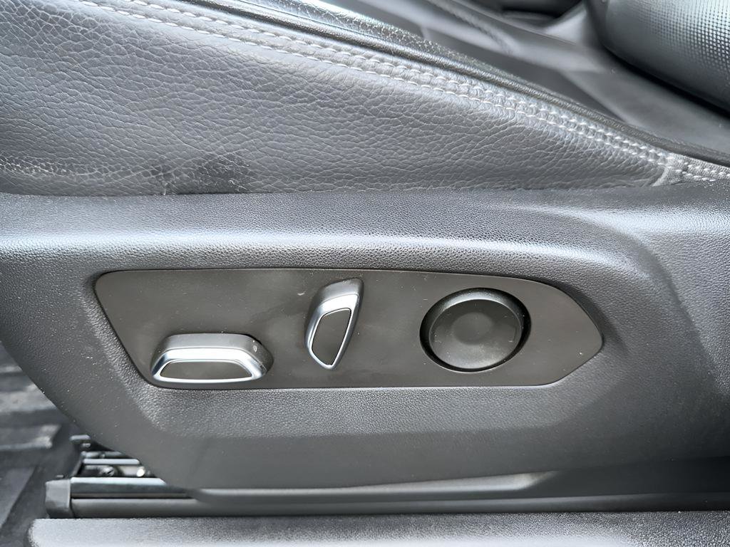 Used 2022 GMC Yukon XL Denali image 11