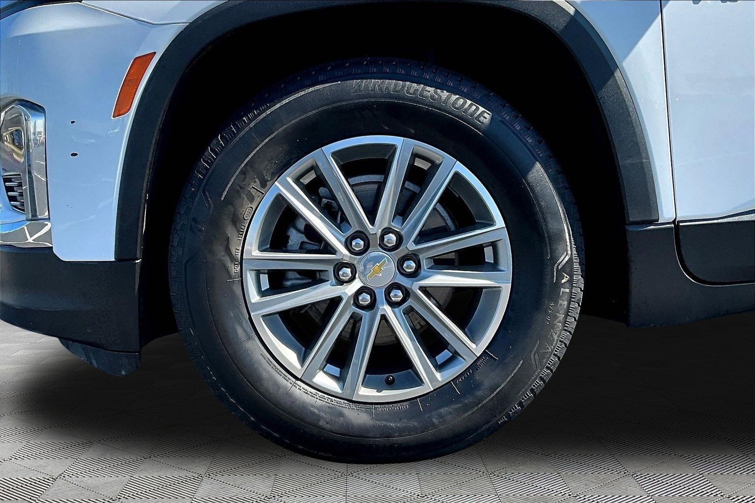 Used 2023 Chevrolet Traverse LT AWD/4WD image 34