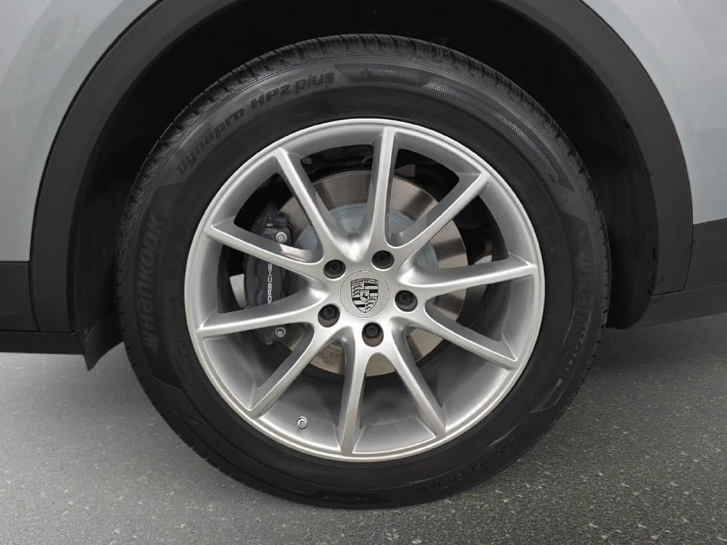 Certified 2024 Porsche Cayenne AWD/4WD image 27
