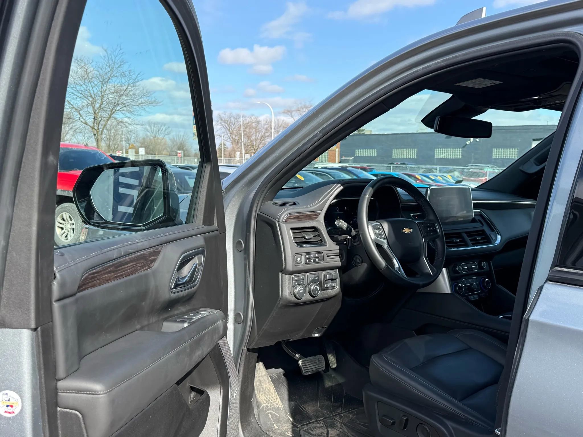 Used 2024 Chevrolet Tahoe Z71 w/ Luxury Package image 15