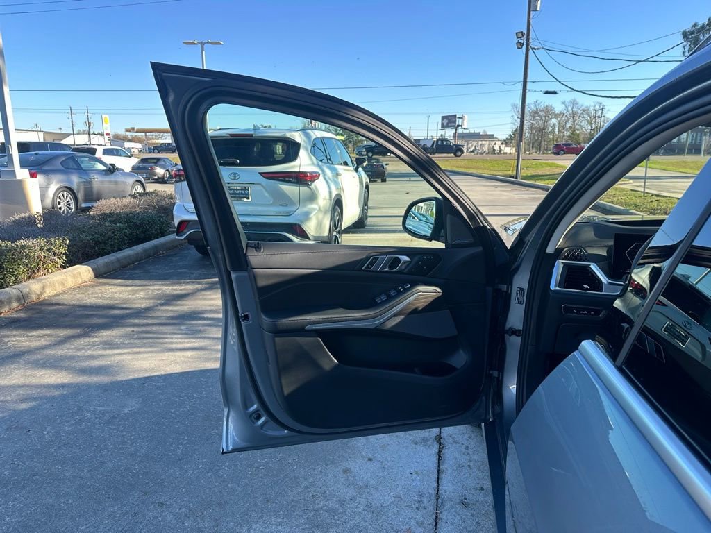 Certified 2025 BMW X7 xDrive40i image 9