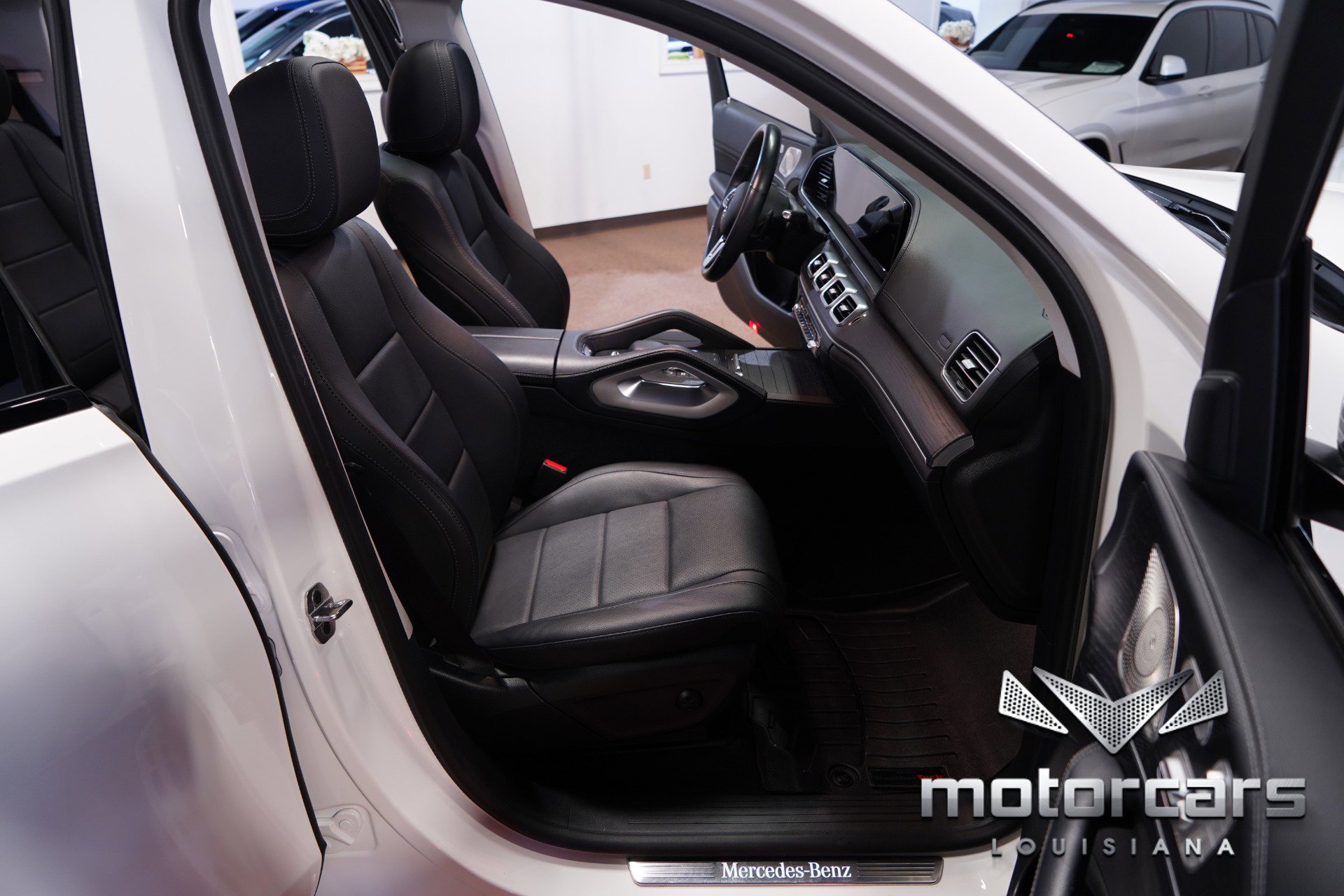 Used 2023 Mercedes-Benz GLS 450 4MATIC w/ AMG Line Exterior image 29