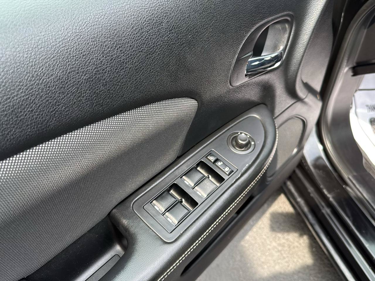 Used 2012 Dodge Avenger SE FWD image 9