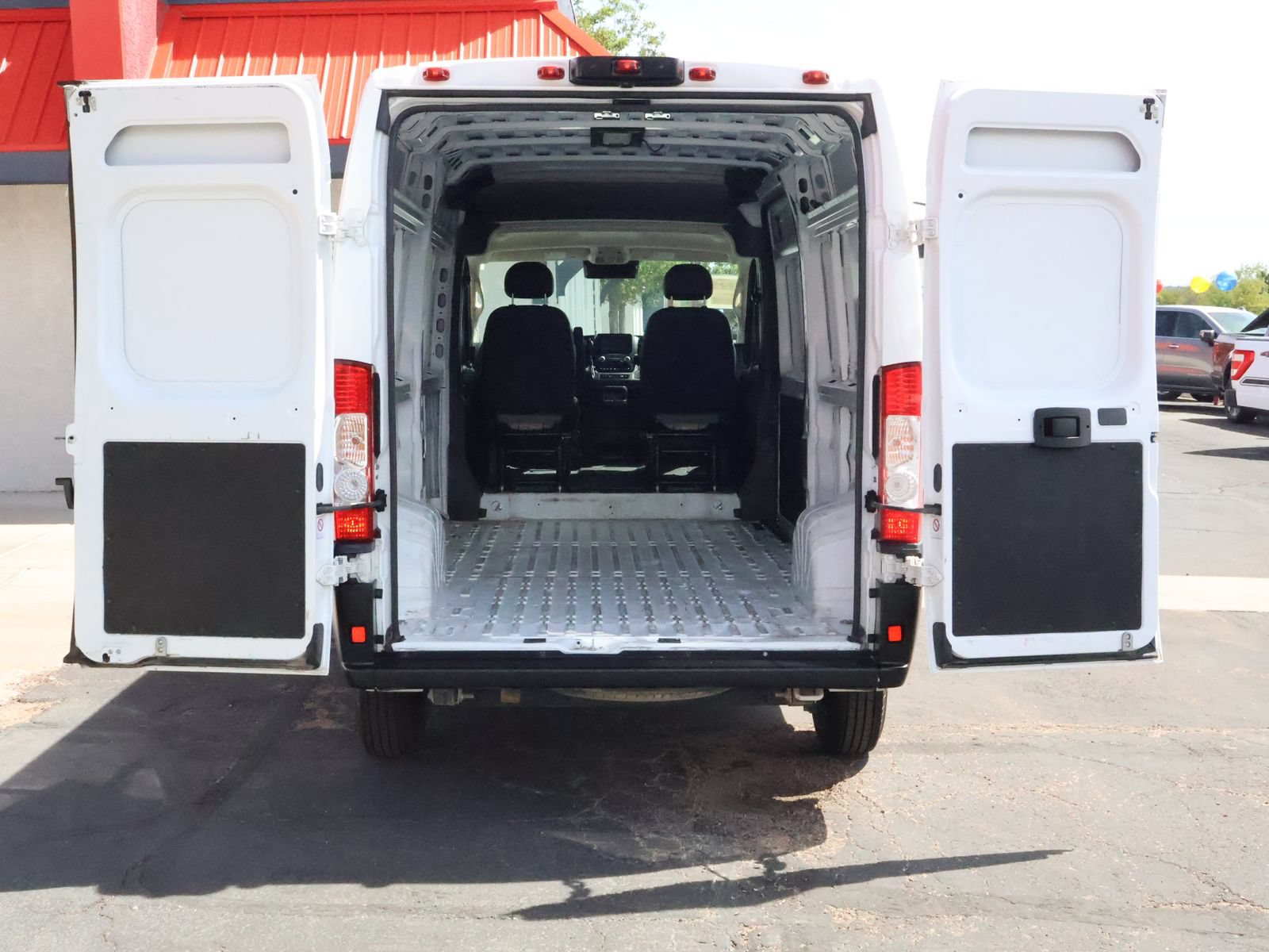 Used 2025 RAM ProMaster 2500 w/ Convenience Group FWD image 9