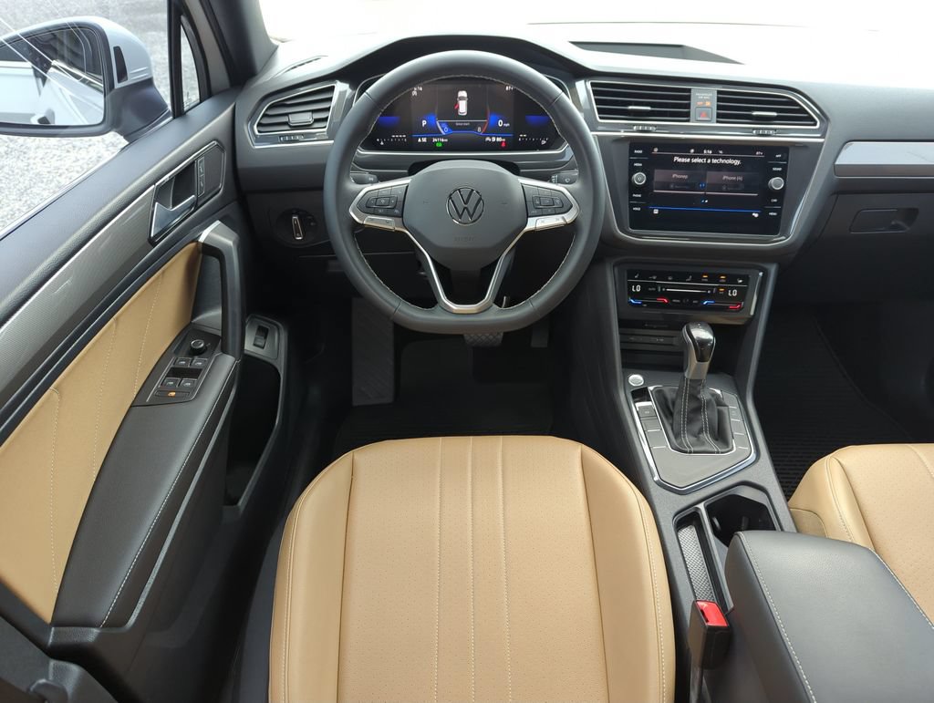 Certified 2024 Volkswagen Tiguan SE w/ Panoramic Sunroof Package FWD image 14