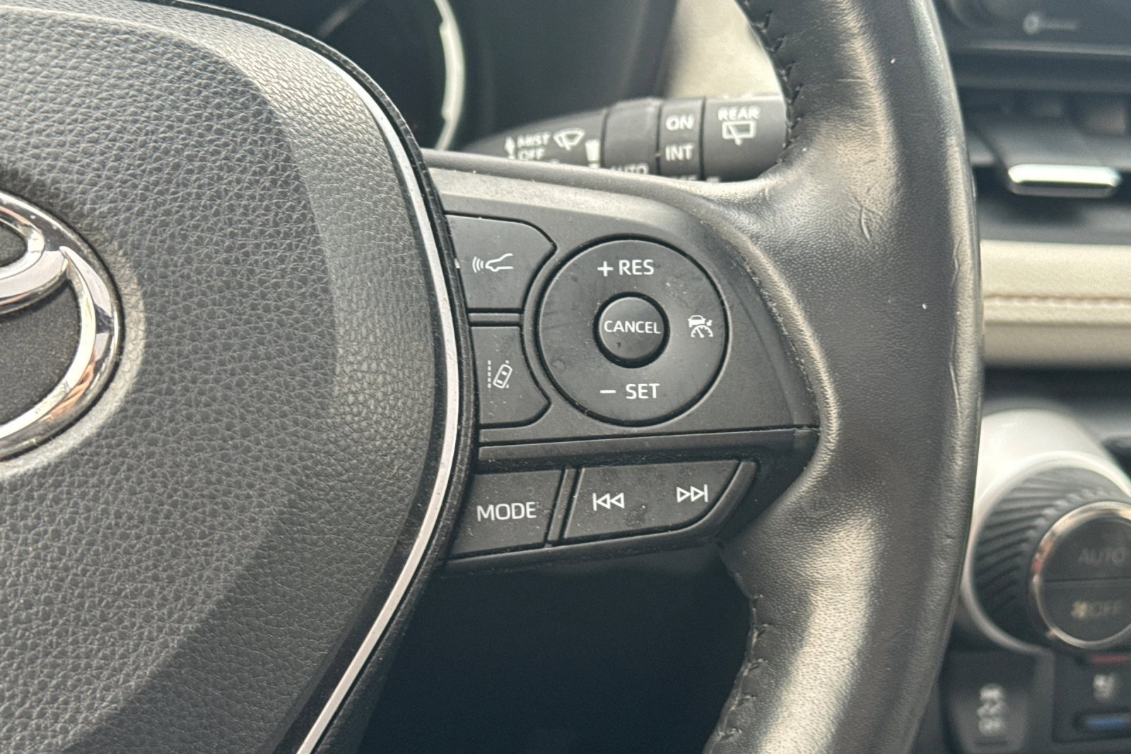 Used 2020 Toyota RAV4 Limited image 38