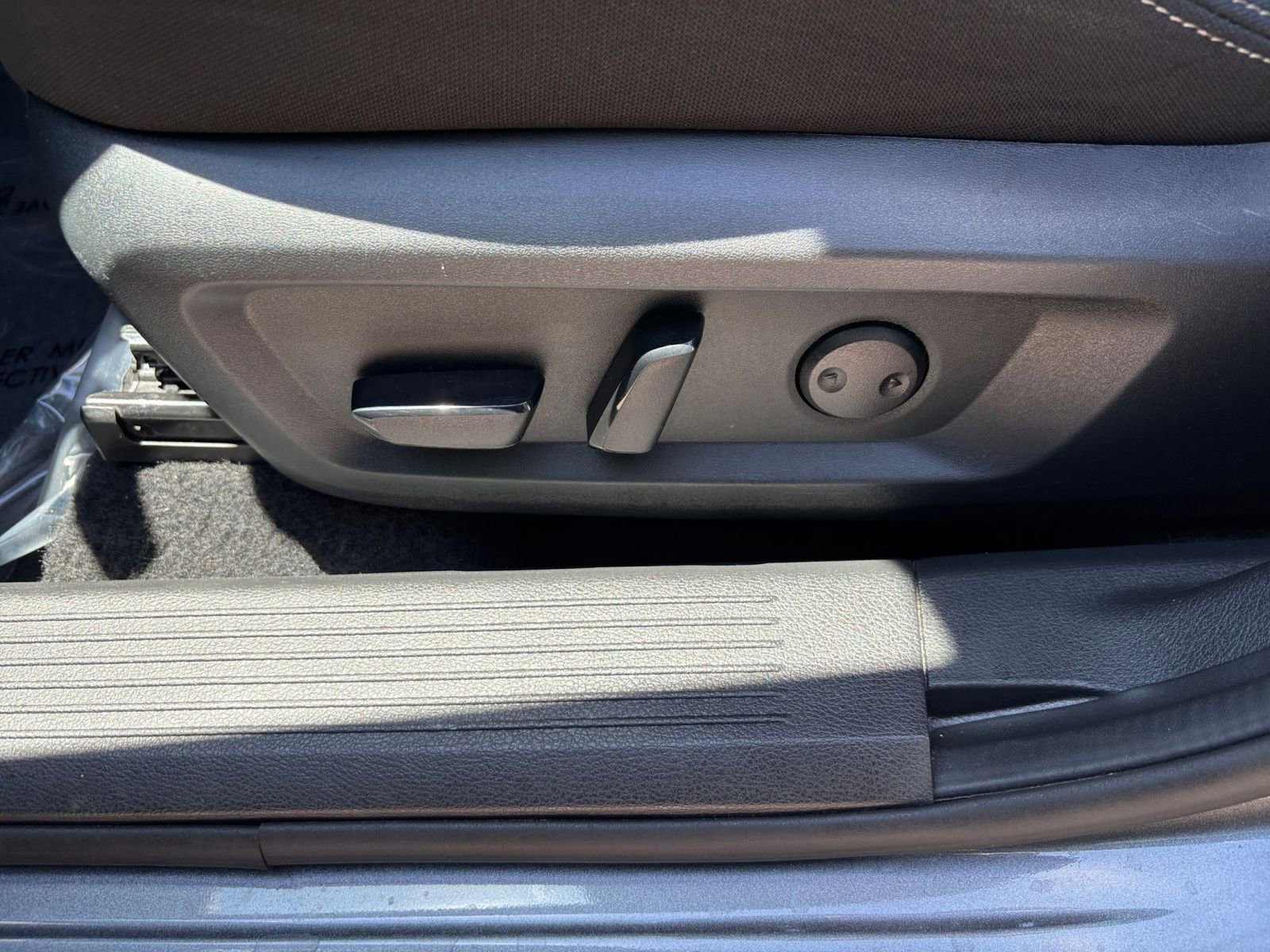 Used 2025 Nissan Rogue SV FWD image 23