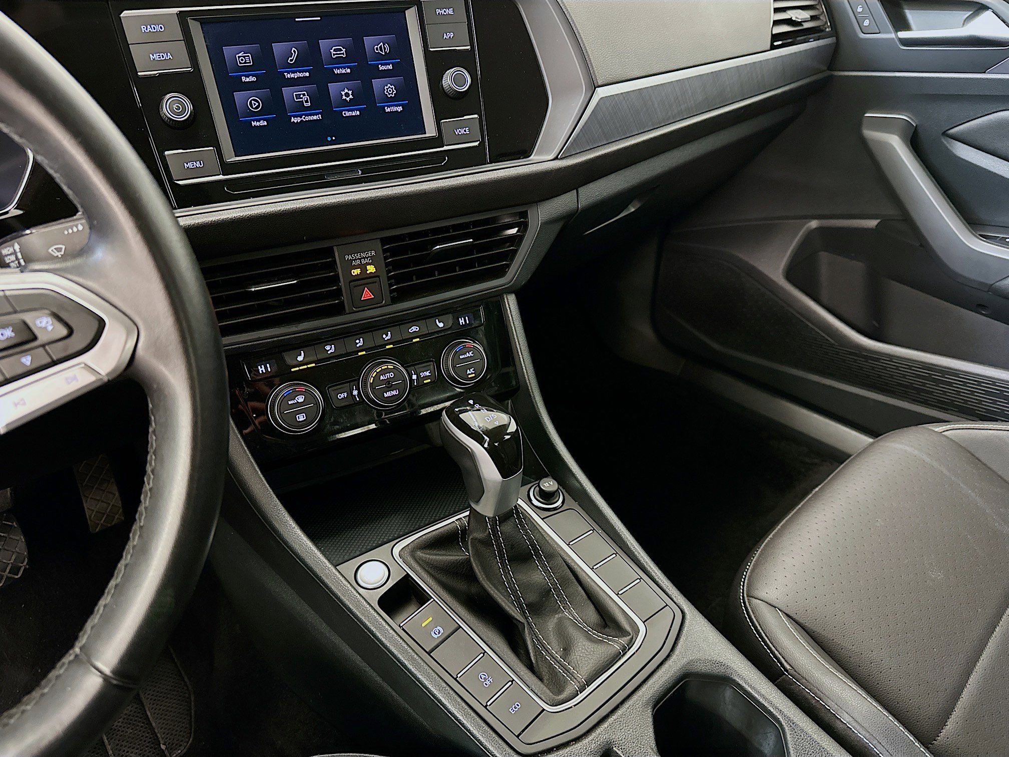 Used 2024 Volkswagen Jetta SE image 25